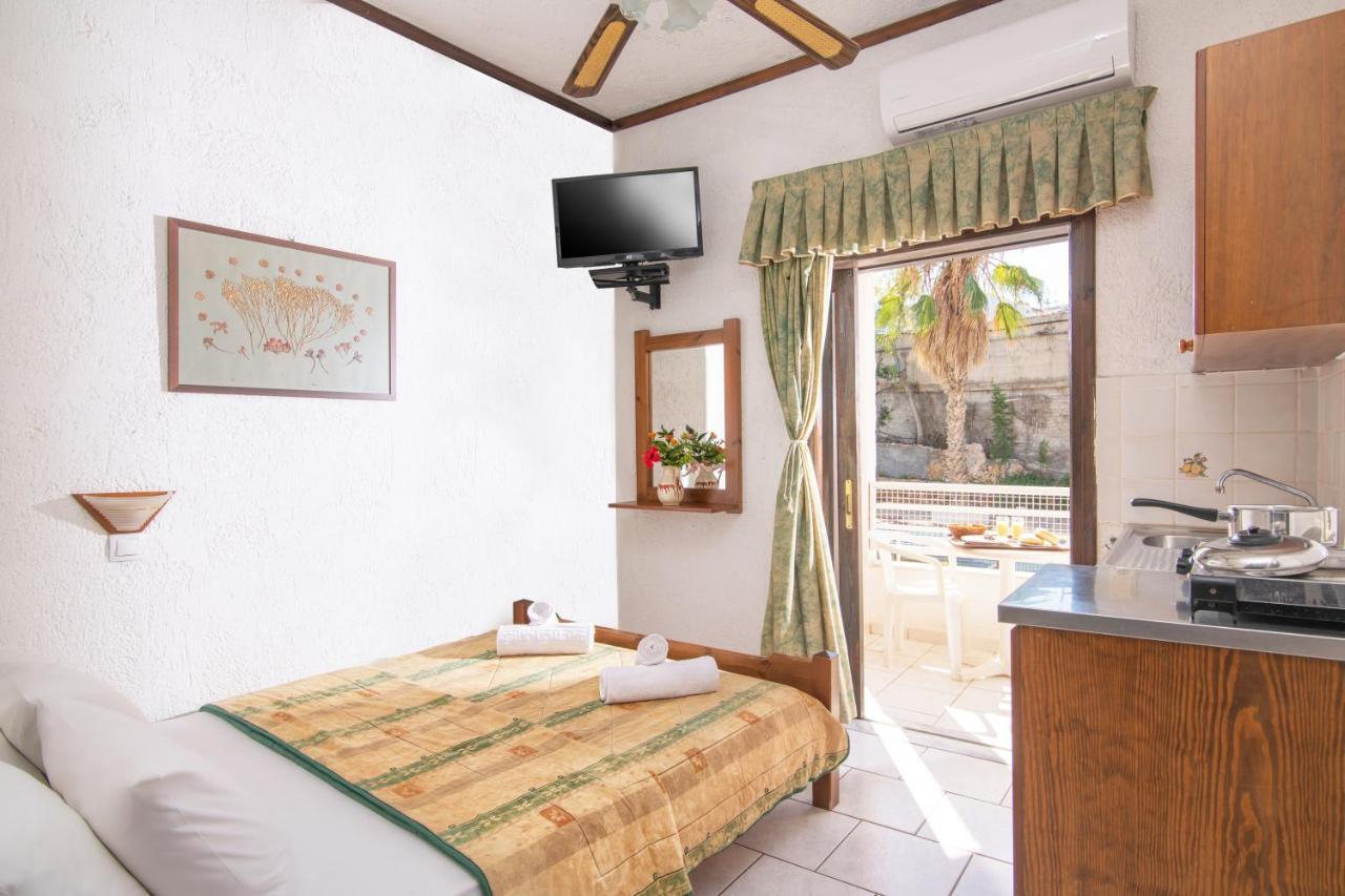 Iliostasi Beach Apartments Hersonissos  Eksteriør billede