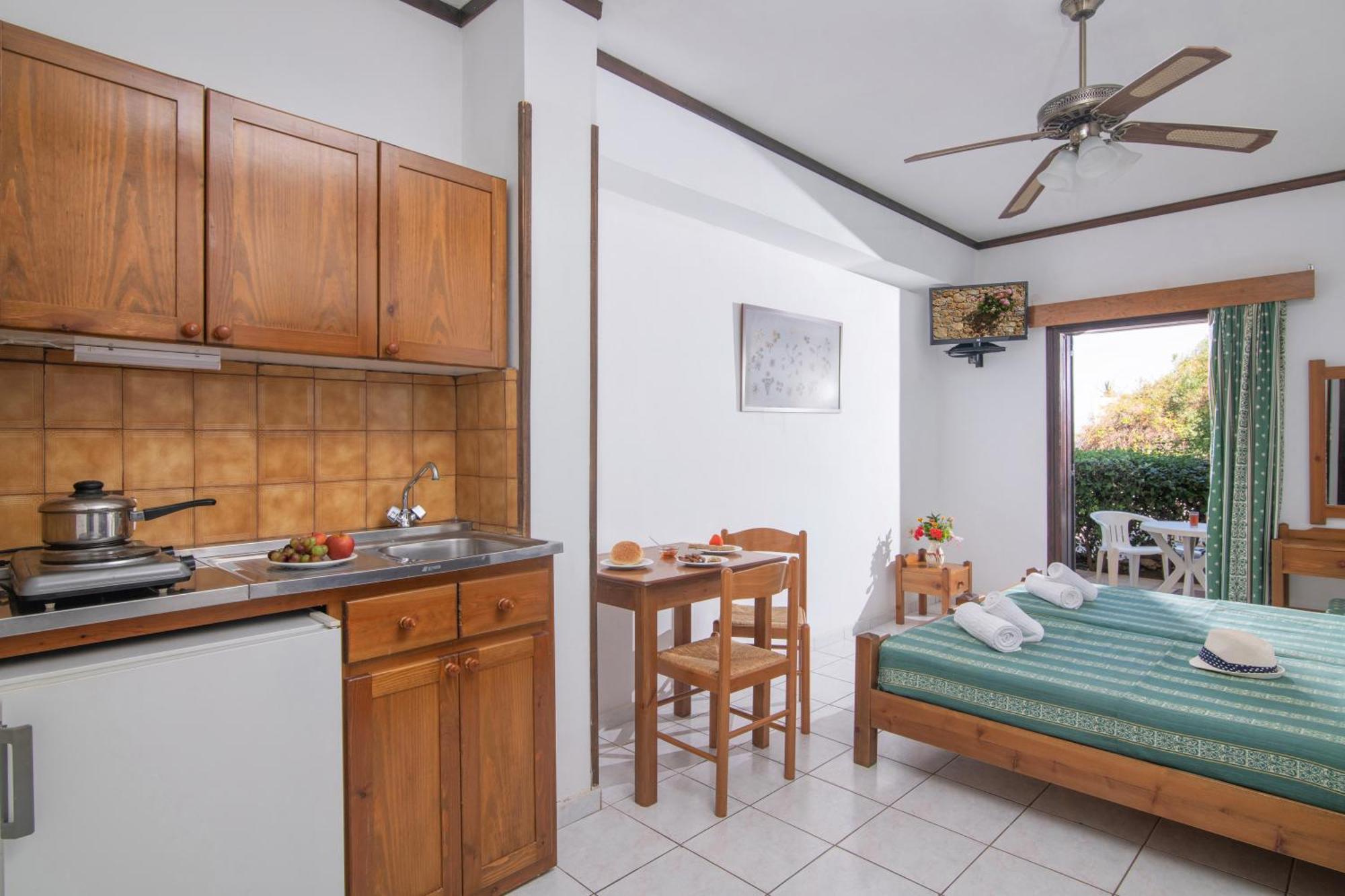 Iliostasi Beach Apartments Hersonissos  Eksteriør billede